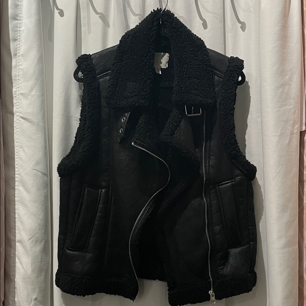 H&M Black Fleece-Lined Vest